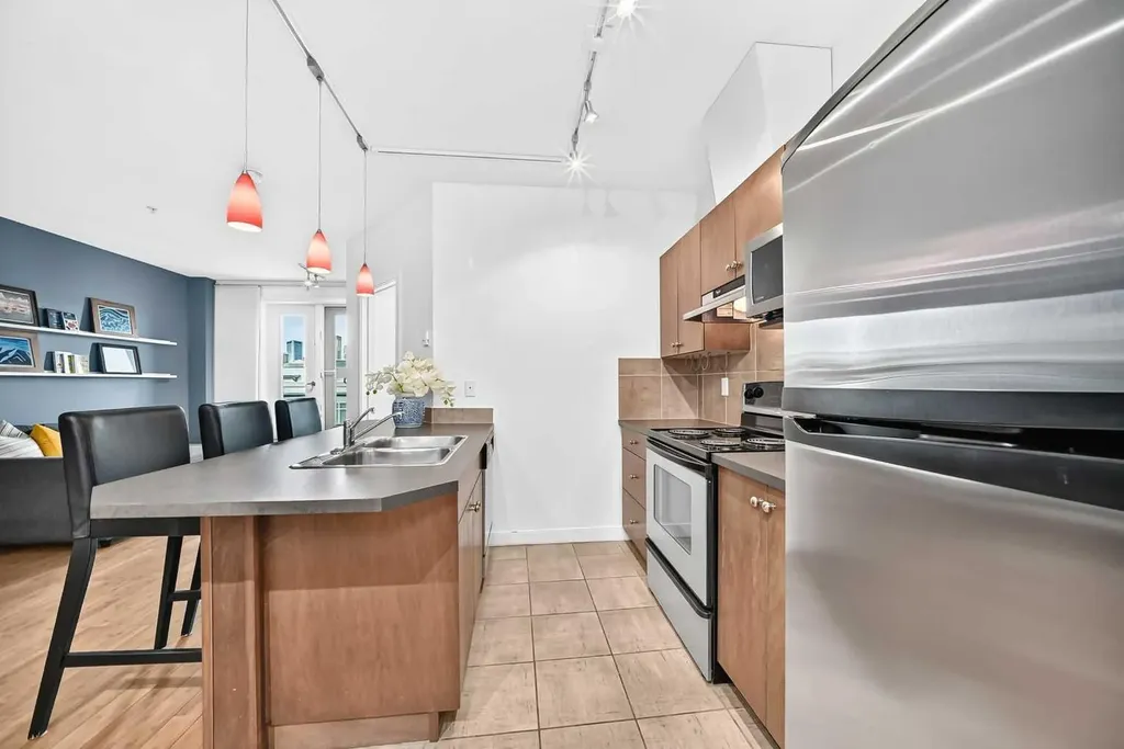 328 21 Avenue SW Calgary AB T2S 0G8