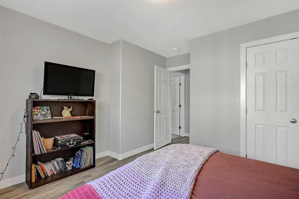 9505 113 Avenue Clairmont AB T8X0T2