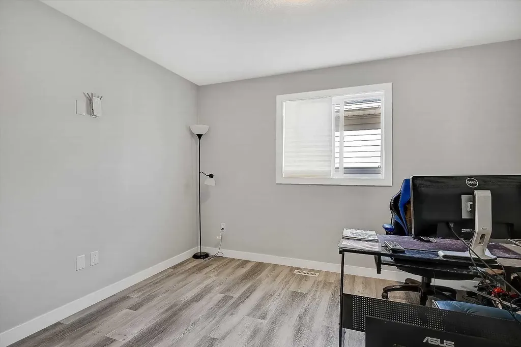 9505 113 Avenue Clairmont AB T8X0T2