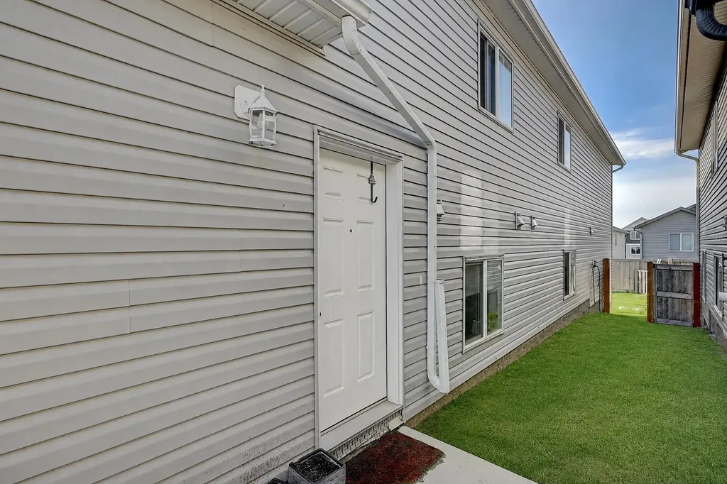 9505 113 Avenue Clairmont AB T8X0T2
