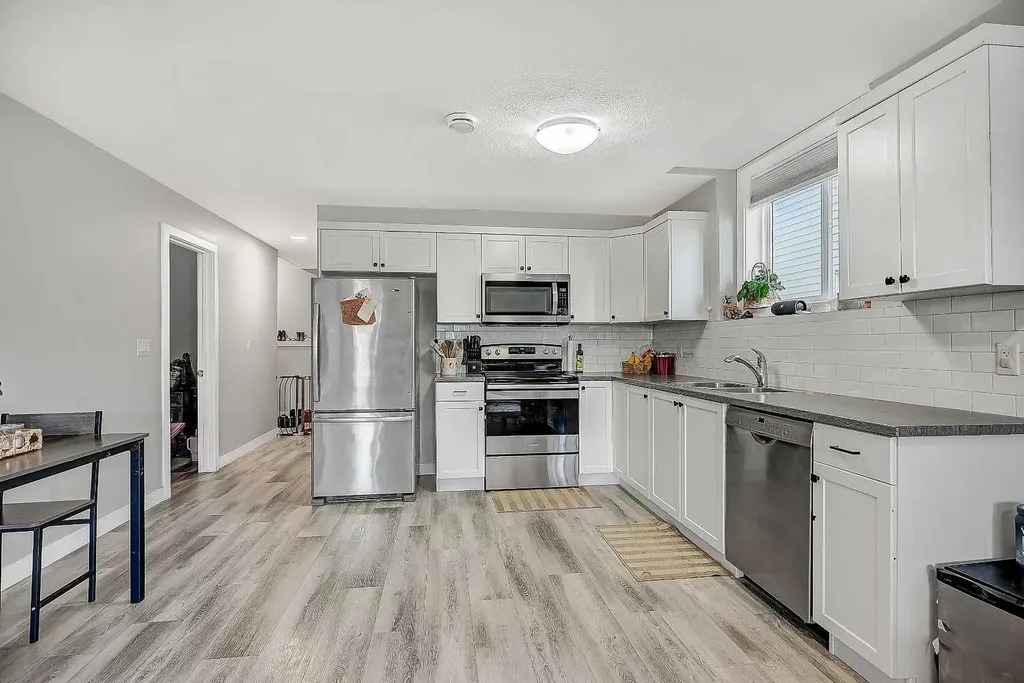 9505 113 Avenue Clairmont AB T8X0T2