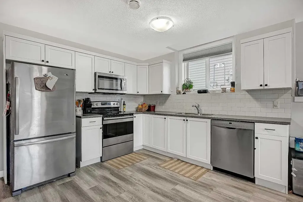 9505 113 Avenue Clairmont AB T8X0T2