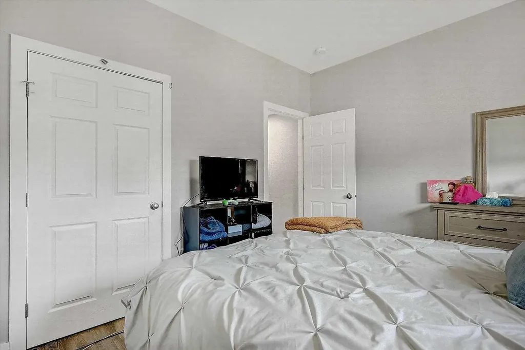 9505 113 Avenue Clairmont AB T8X0T2