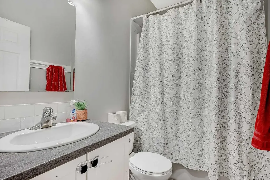 9505 113 Avenue Clairmont AB T8X0T2