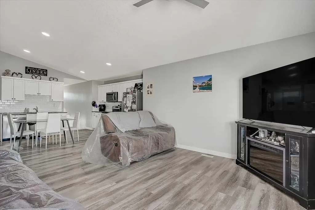 9505 113 Avenue Clairmont AB T8X0T2