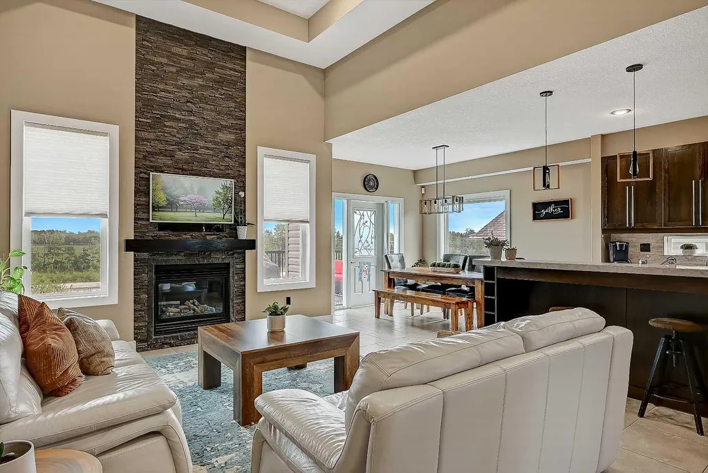 7017 85 Street Grande Prairie AB T8X 0J3
