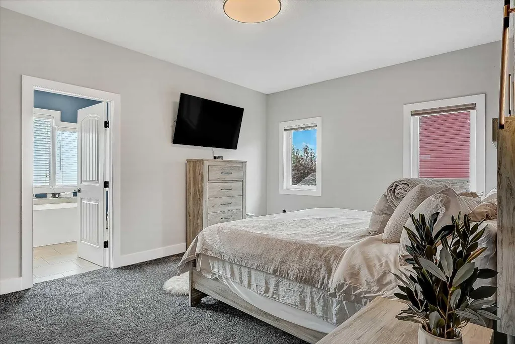 7017 85 Street Grande Prairie AB T8X 0J3
