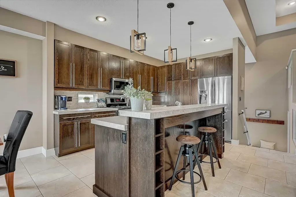 7017 85 Street Grande Prairie AB T8X 0J3
