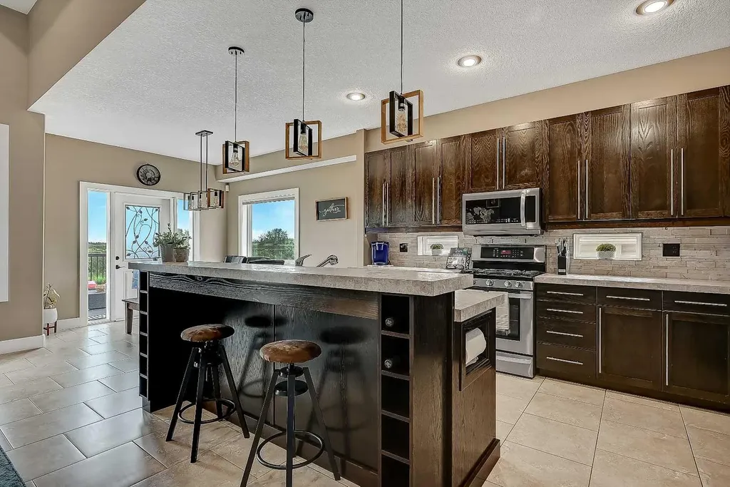 7017 85 Street Grande Prairie AB T8X 0J3