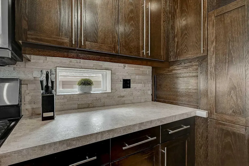 7017 85 Street Grande Prairie AB T8X 0J3