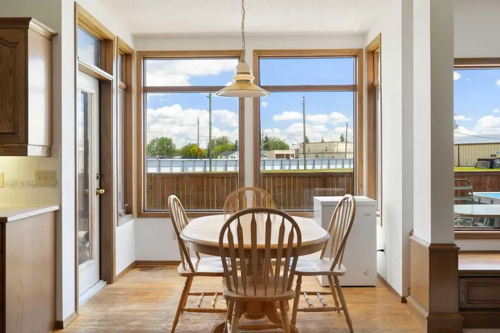 210 Mckinnon Drive Carseland AB T0J 0M0