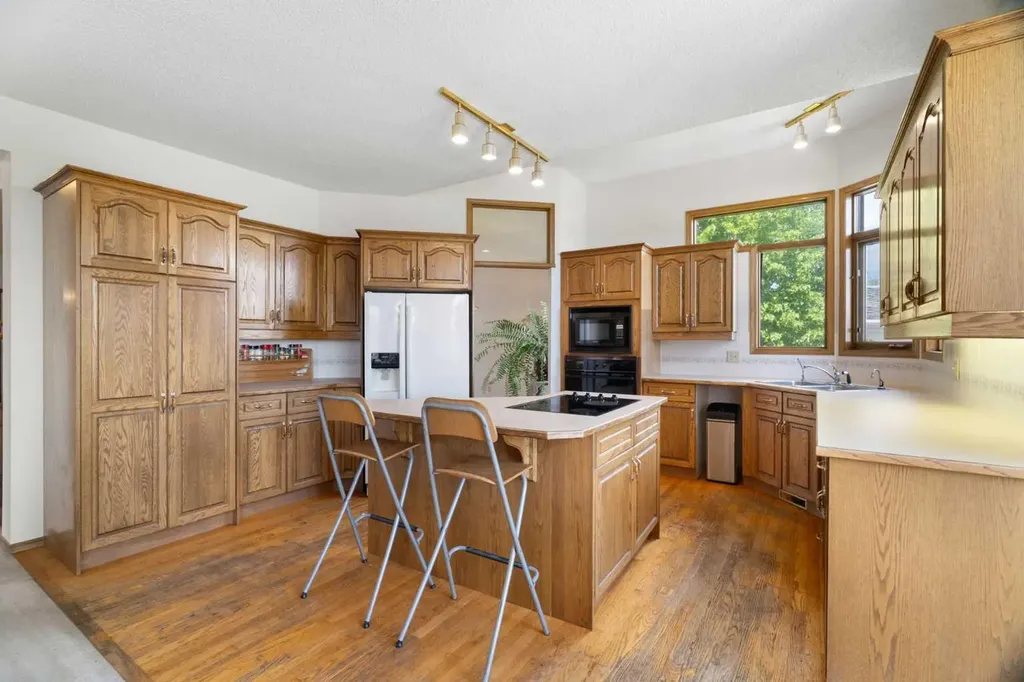 210 Mckinnon Drive Carseland AB T0J 0M0
