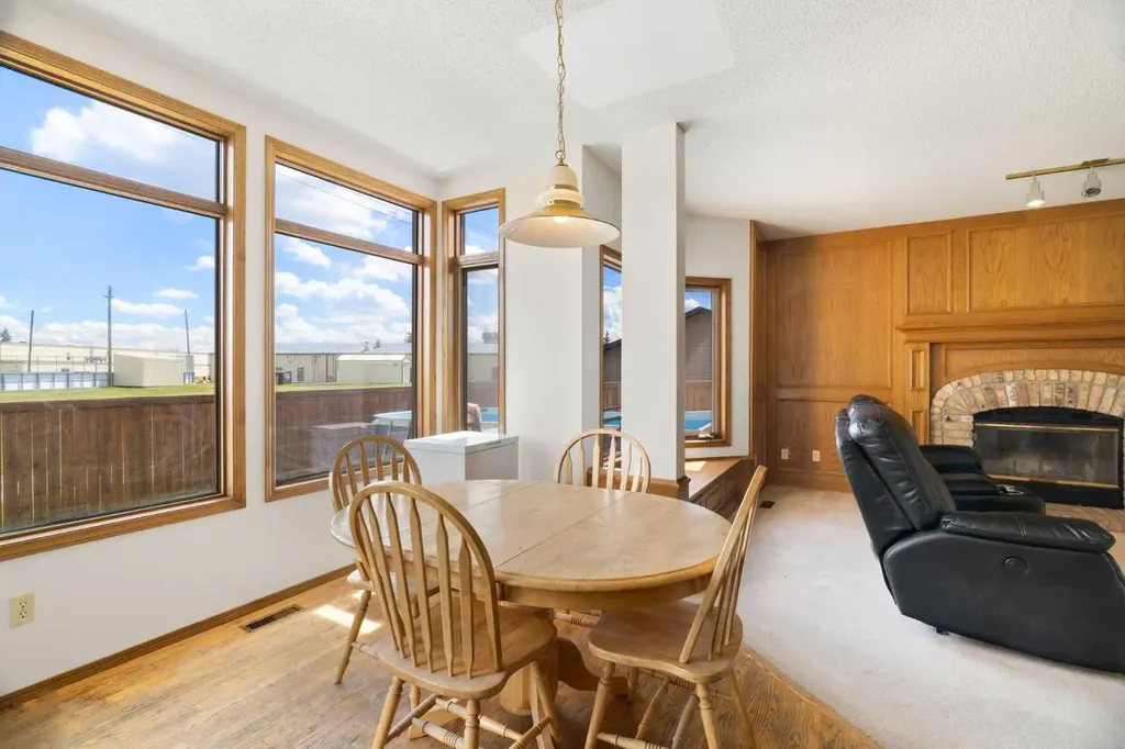 210 Mckinnon Drive Carseland AB T0J 0M0