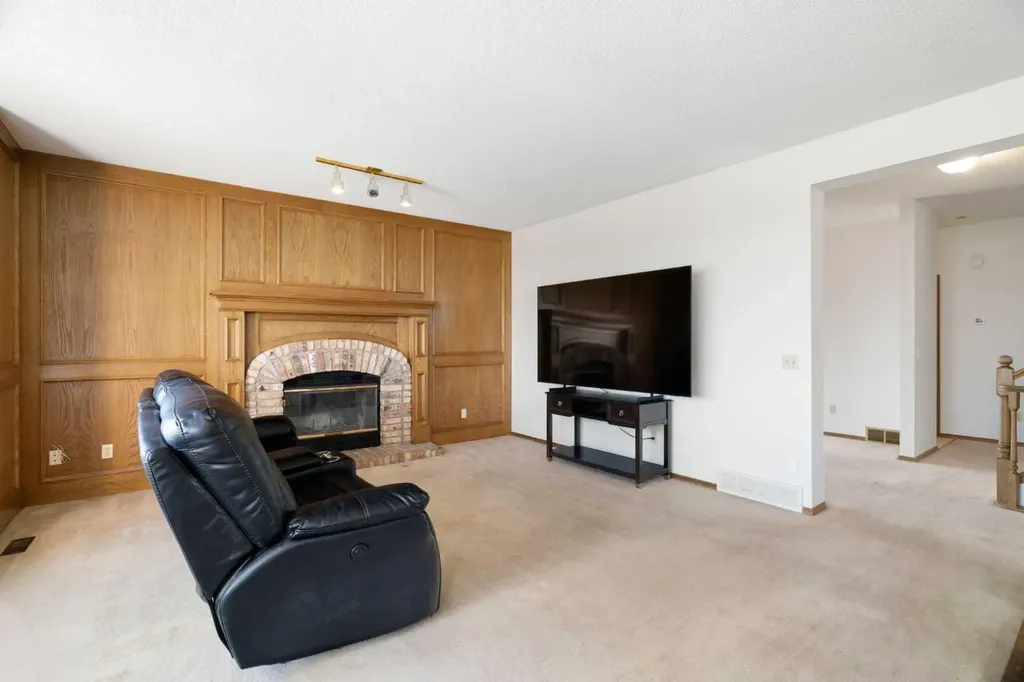 210 Mckinnon Drive Carseland AB T0J 0M0