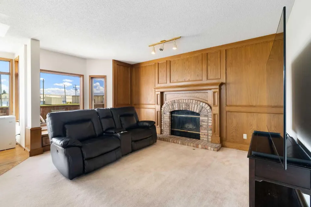 210 Mckinnon Drive Carseland AB T0J 0M0