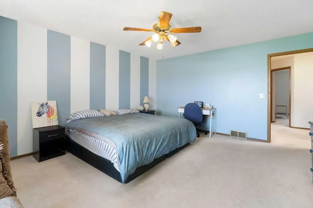 210 Mckinnon Drive Carseland AB T0J 0M0