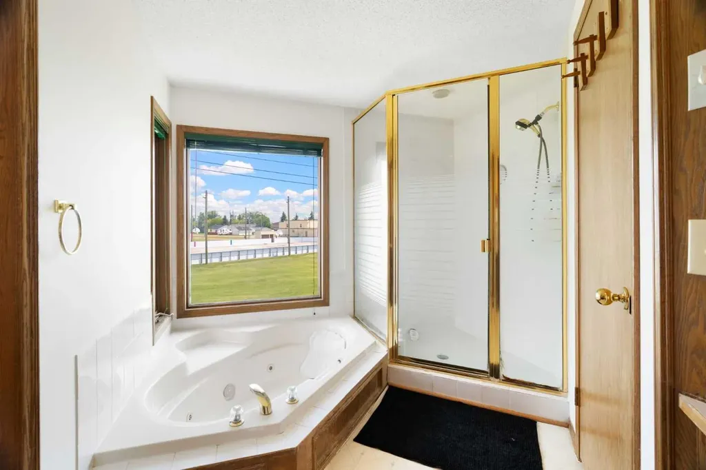 210 Mckinnon Drive Carseland AB T0J 0M0