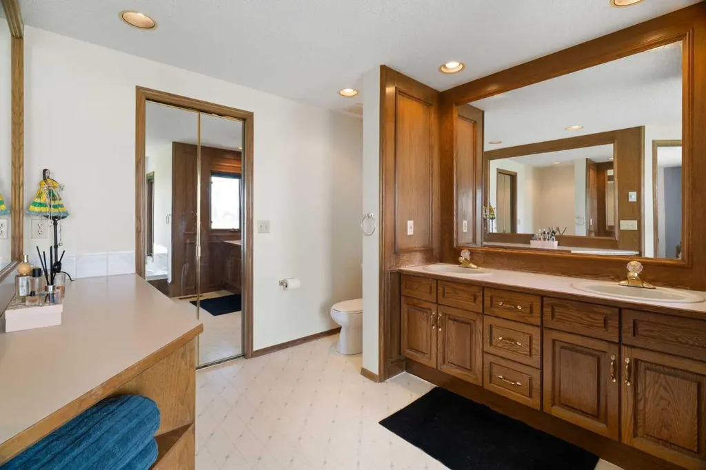 210 Mckinnon Drive Carseland AB T0J 0M0
