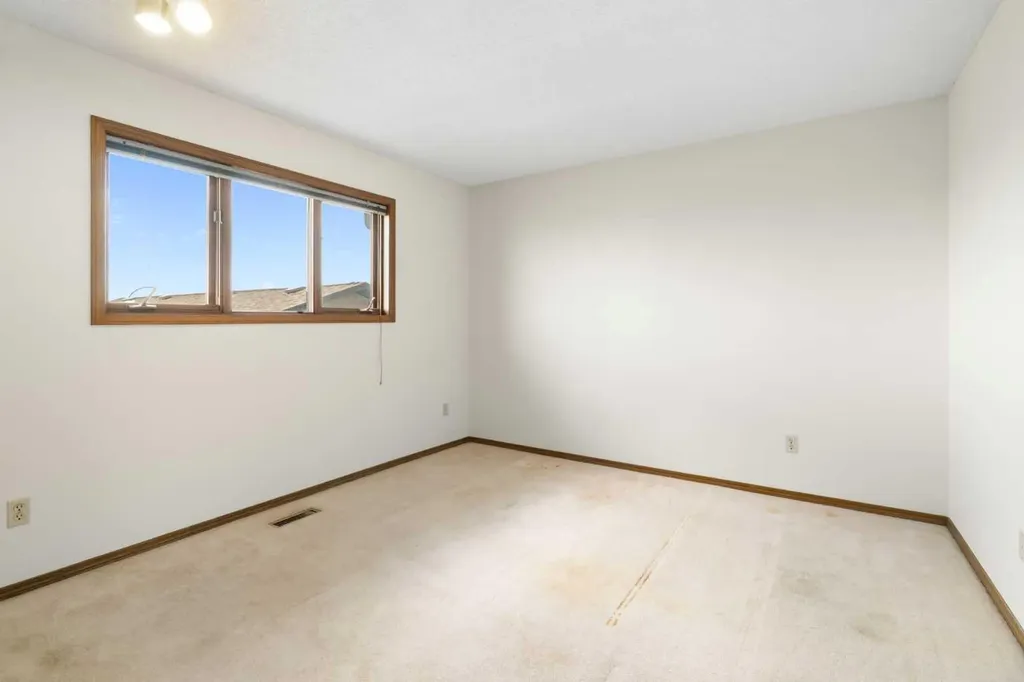 210 Mckinnon Drive Carseland AB T0J 0M0