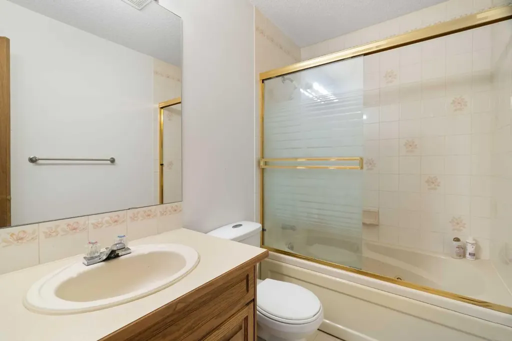 210 Mckinnon Drive Carseland AB T0J 0M0