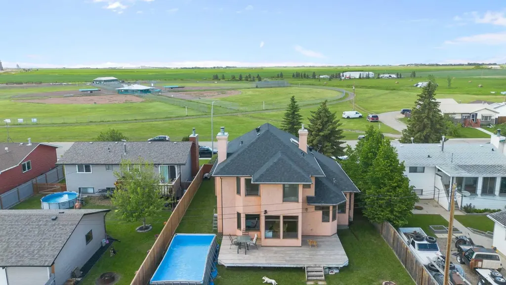 210 Mckinnon Drive Carseland AB T0J 0M0