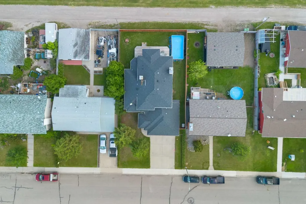 210 Mckinnon Drive Carseland AB T0J 0M0
