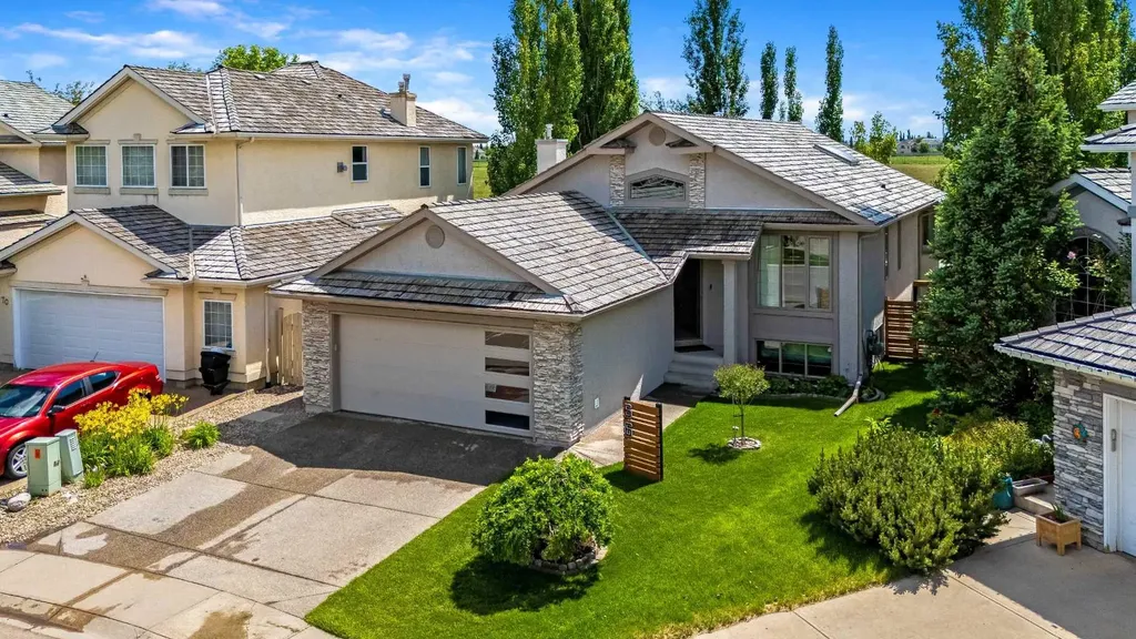 66 Mt Gibraltar Heights SE Calgary AB T2Z 3R3