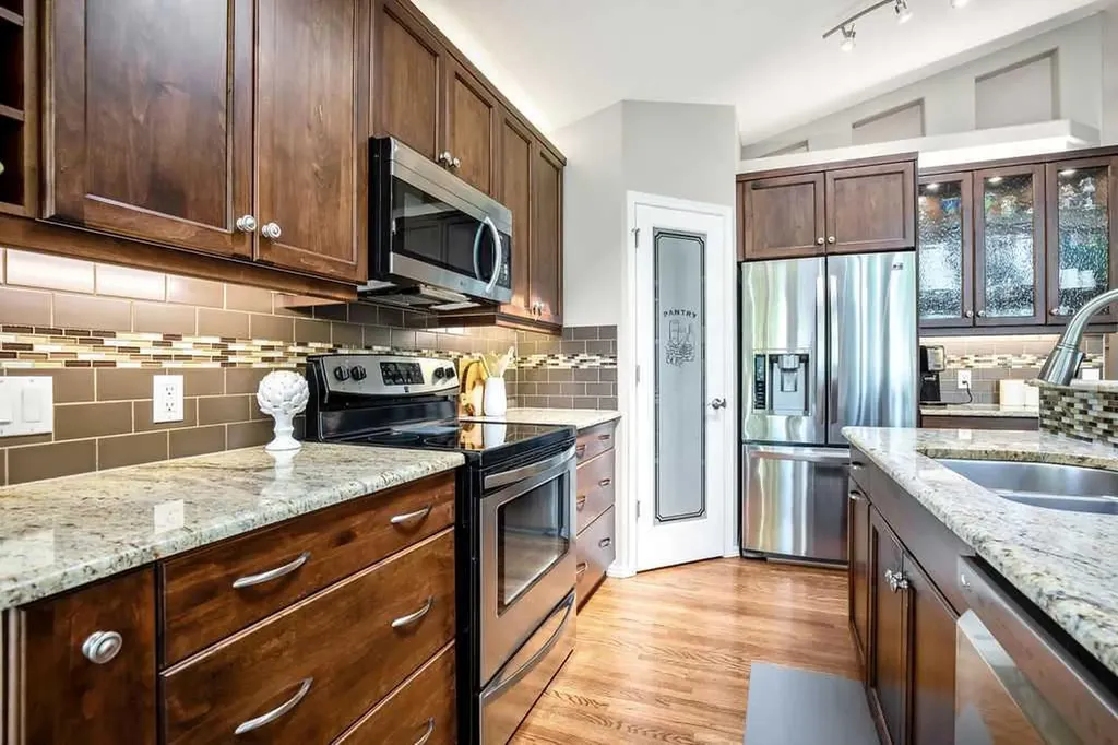 66 Mt Gibraltar Heights SE Calgary AB T2Z 3R3