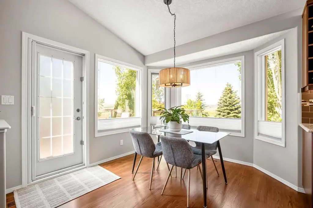 66 Mt Gibraltar Heights SE Calgary AB T2Z 3R3