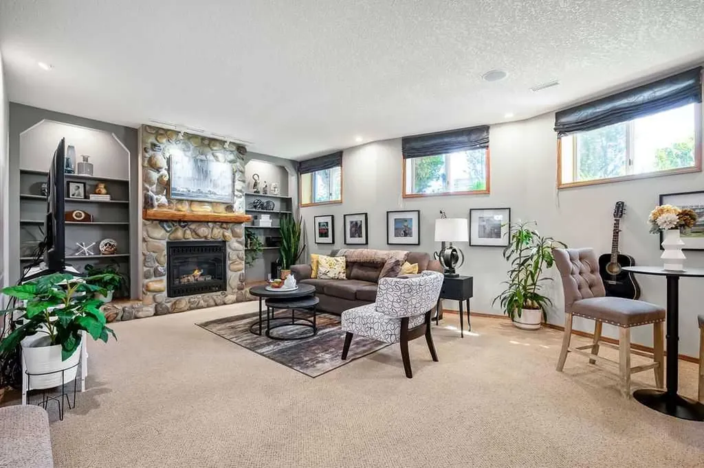 66 Mt Gibraltar Heights SE Calgary AB T2Z 3R3