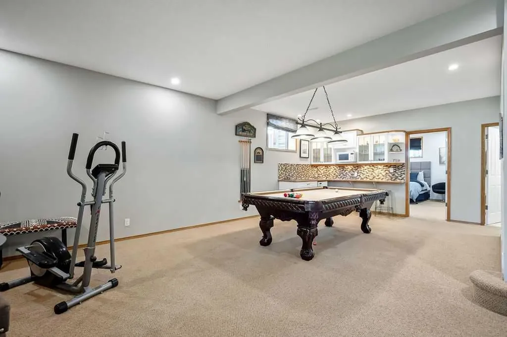 66 Mt Gibraltar Heights SE Calgary AB T2Z 3R3