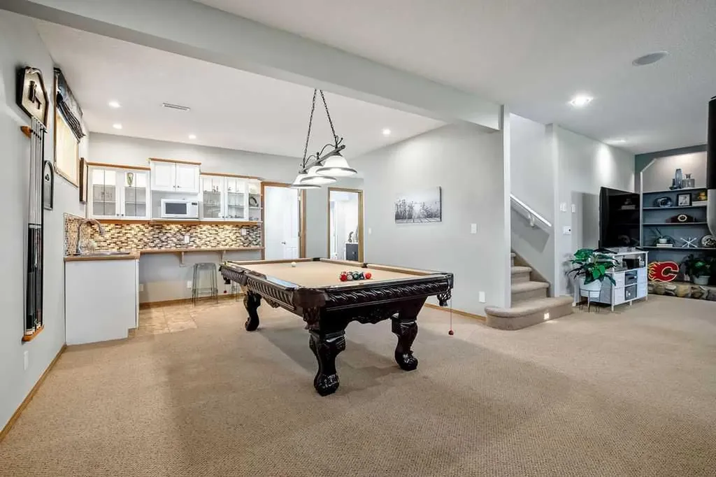 66 Mt Gibraltar Heights SE Calgary AB T2Z 3R3