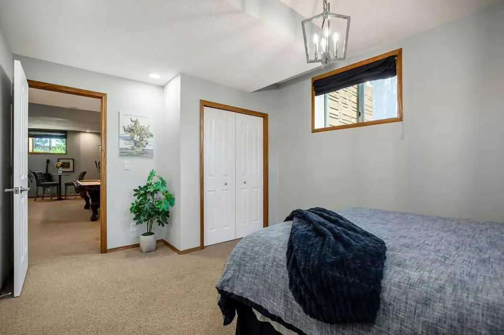 66 Mt Gibraltar Heights SE Calgary AB T2Z 3R3