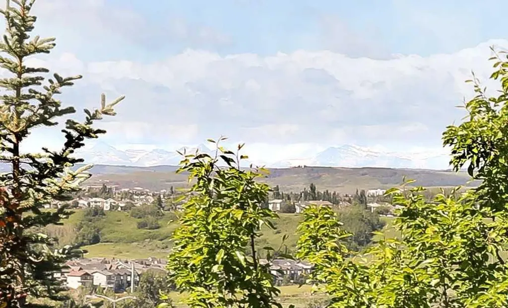 66 Mt Gibraltar Heights SE Calgary AB T2Z 3R3