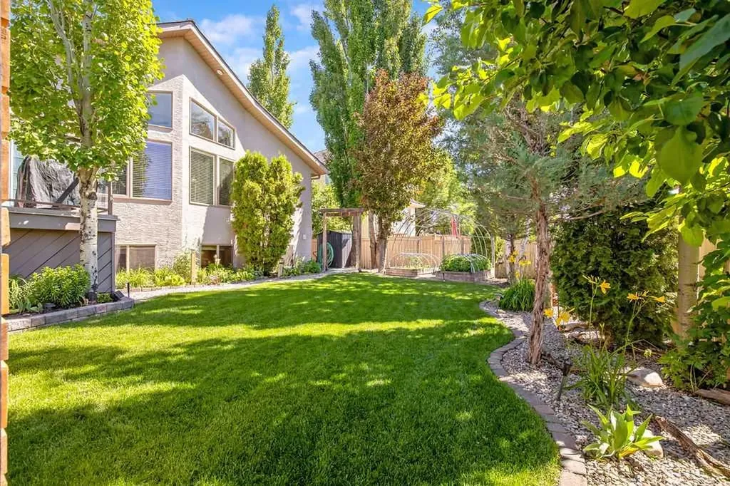66 Mt Gibraltar Heights SE Calgary AB T2Z 3R3