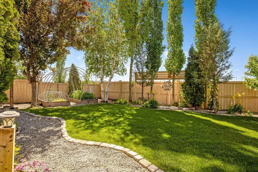 66 Mt Gibraltar Heights SE Calgary AB T2Z 3R3