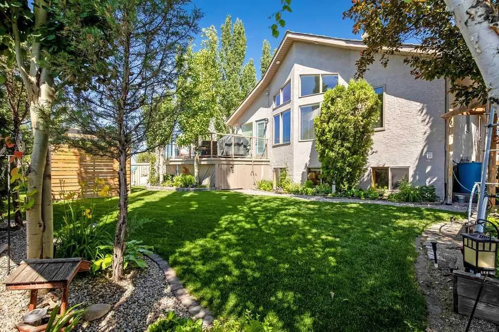 66 Mt Gibraltar Heights SE Calgary AB T2Z 3R3