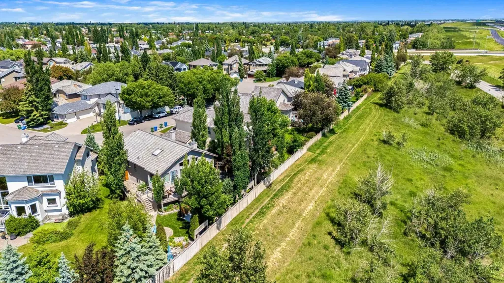 66 Mt Gibraltar Heights SE Calgary AB T2Z 3R3