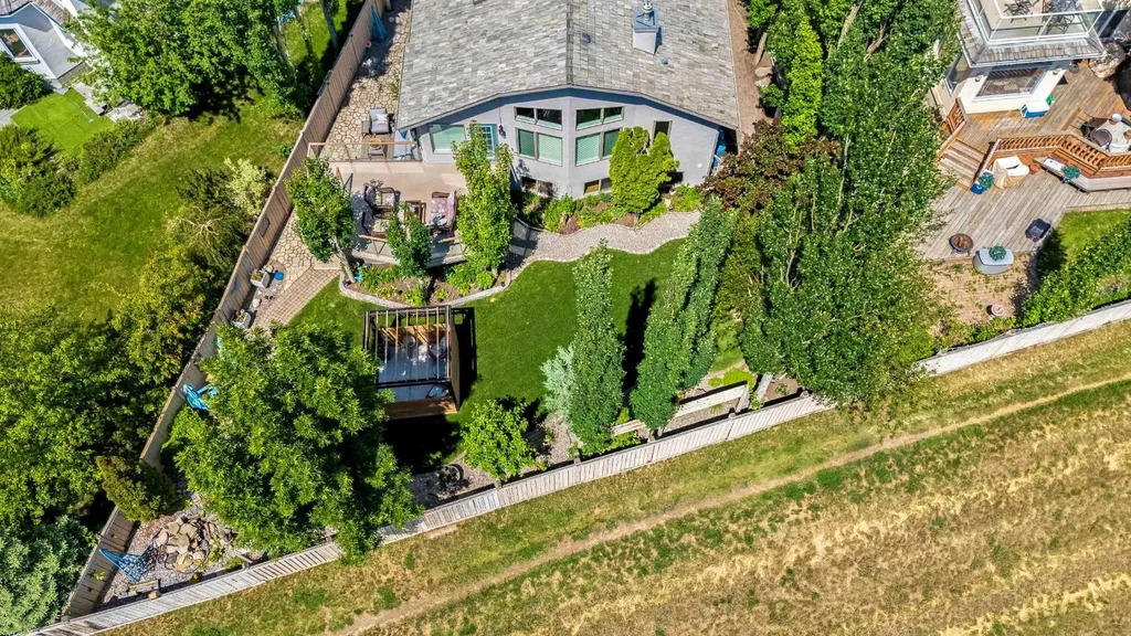 66 Mt Gibraltar Heights SE Calgary AB T2Z 3R3