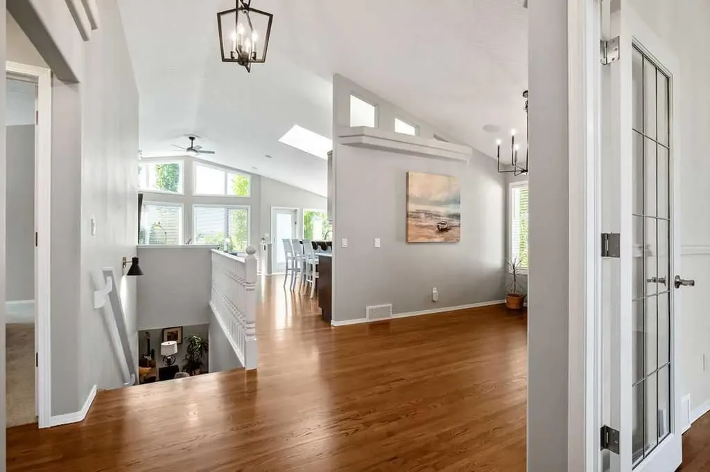 66 Mt Gibraltar Heights SE Calgary AB T2Z 3R3