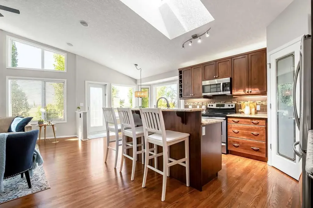 66 Mt Gibraltar Heights SE Calgary AB T2Z 3R3