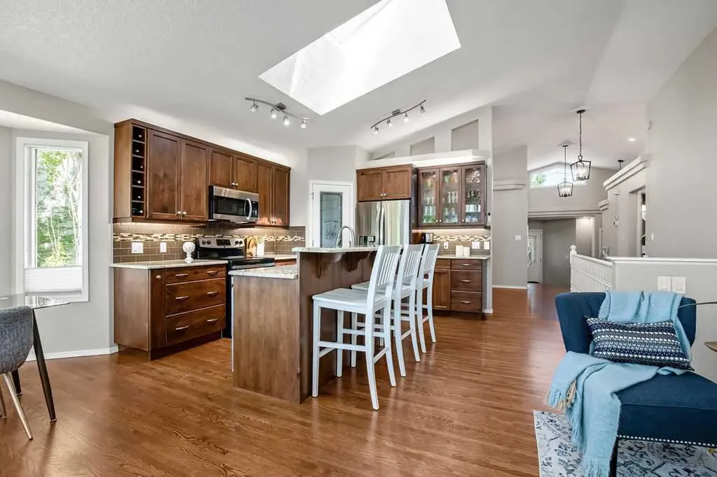66 Mt Gibraltar Heights SE Calgary AB T2Z 3R3