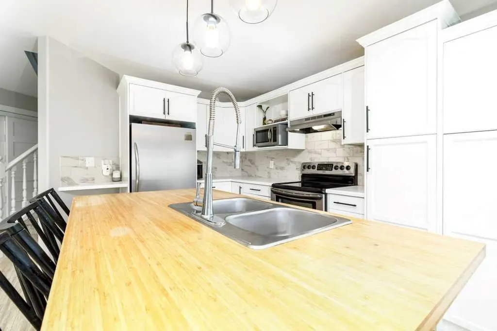 209 Reichley Street Red Deer AB T4P 3T1