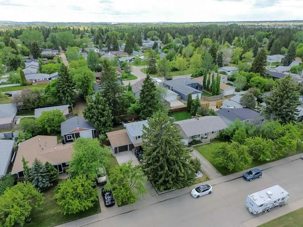 5 Selkirk Boulevard Red Deer AB T4N 0G1