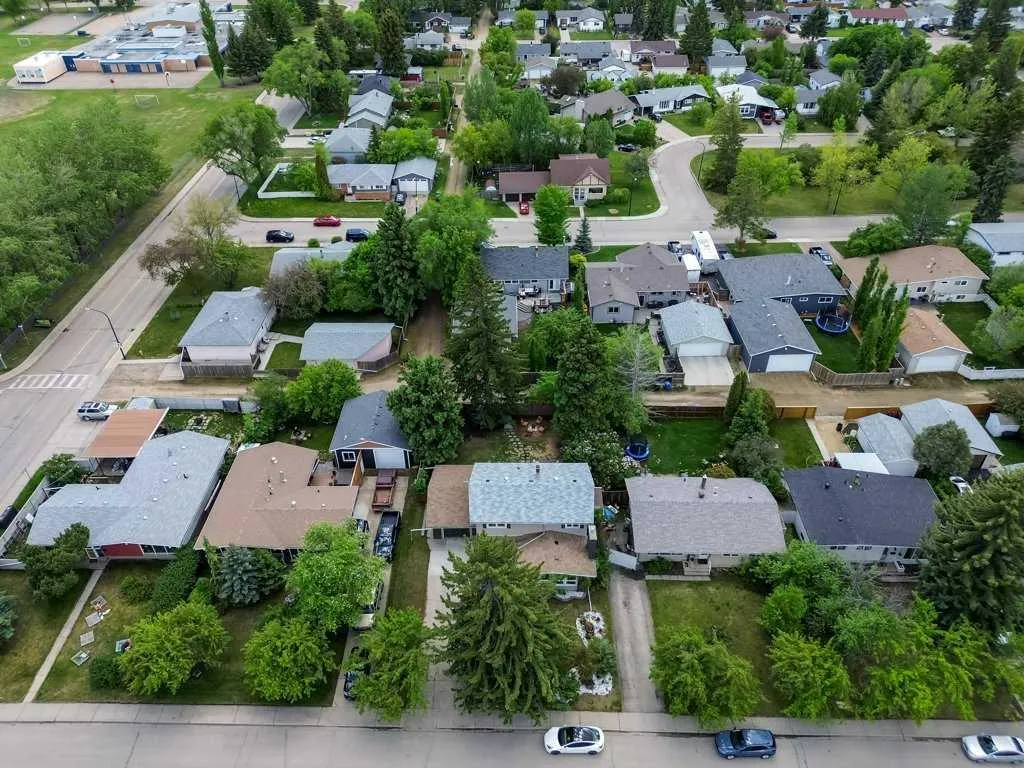 5 Selkirk Boulevard Red Deer AB T4N 0G1