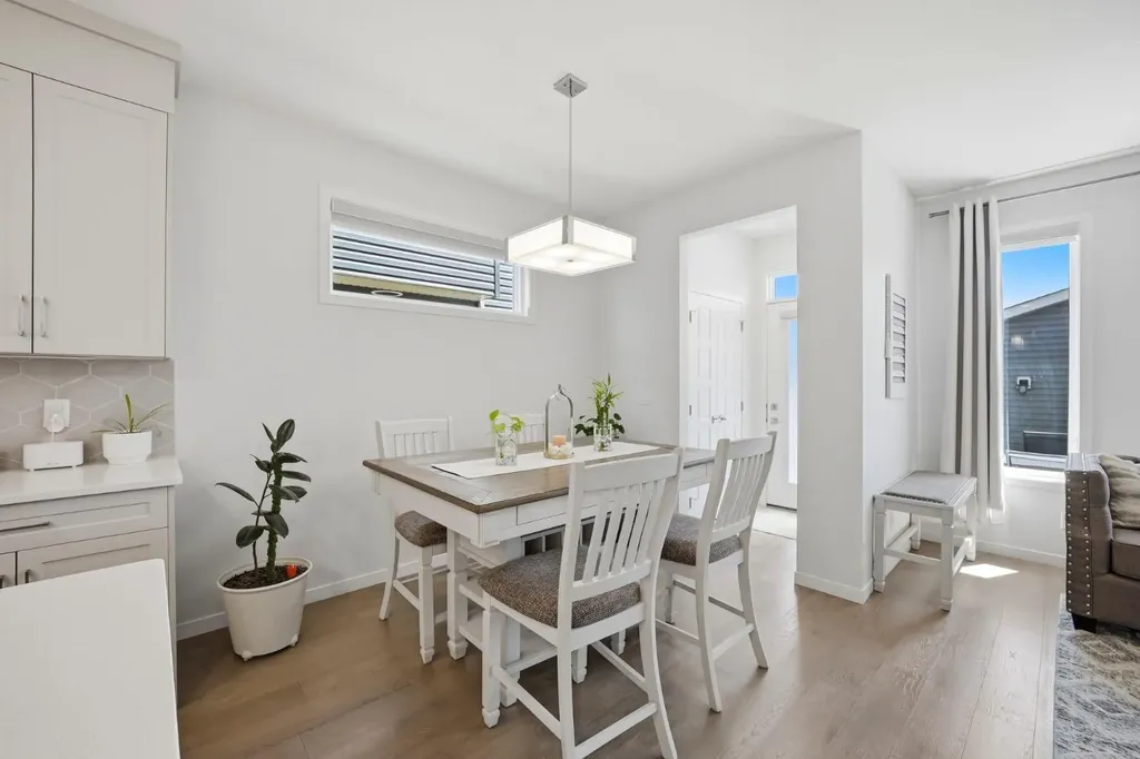 908 West Lakeview Drive Chestermere AB T1X 2N3