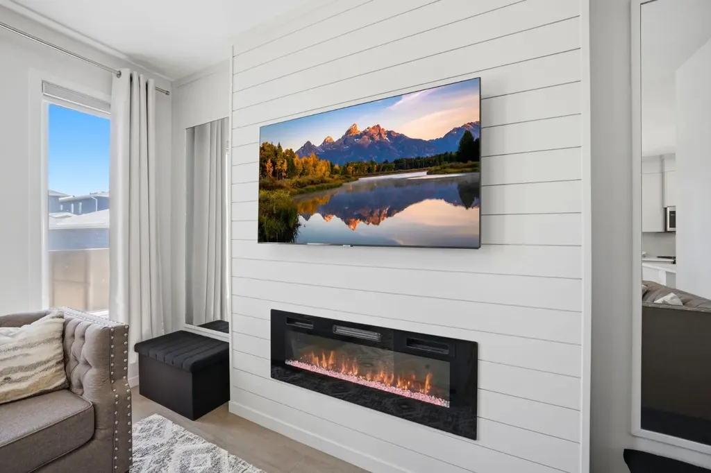 908 West Lakeview Drive Chestermere AB T1X 2N3
