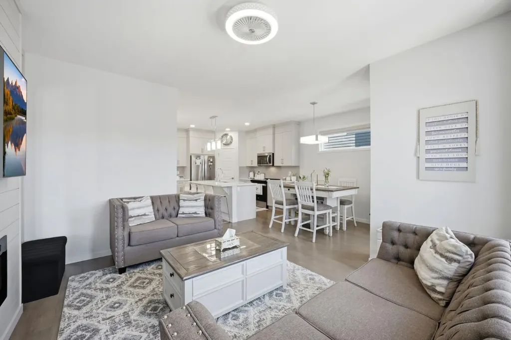 908 West Lakeview Drive Chestermere AB T1X 2N3