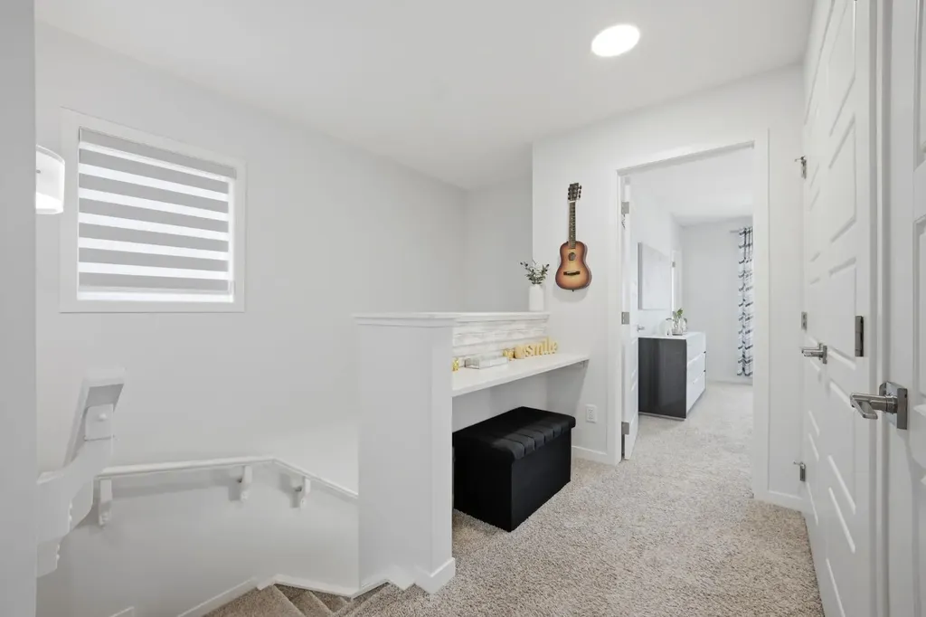 908 West Lakeview Drive Chestermere AB T1X 2N3