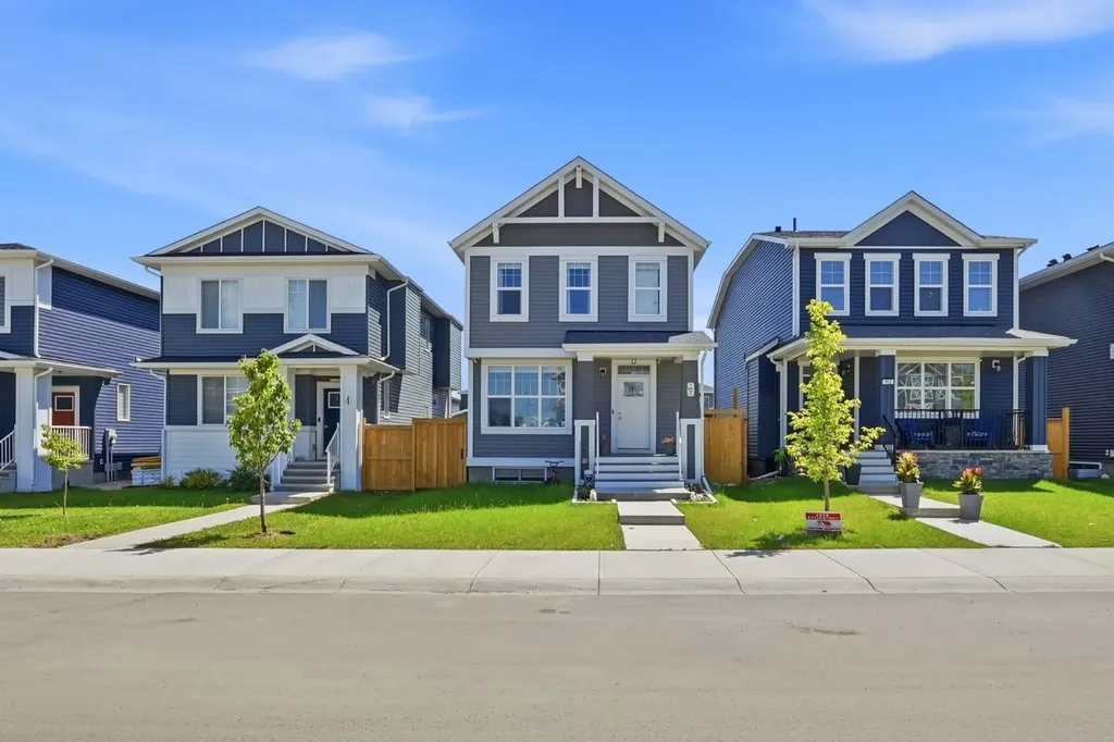 908 West Lakeview Drive Chestermere AB T1X 2N3